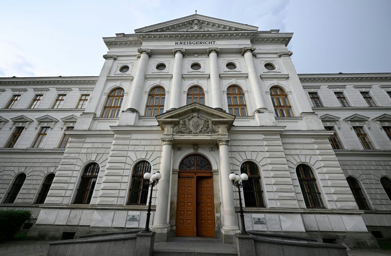 ABD0040_20230823 – WIENER NEUSTADT – STERREICH: Aussenansicht des Landesgerichts Wiener Neustadt aufgenommen am Mittwoch, 23. August 2023, anl. des Prozesses gegen einen frheren Kserei-Geschftsfhrer um Listerienflle wegen grob fahrlssige Ttung in fnf Fllen. – FOTO: APA/HELMUT FOHRINGER