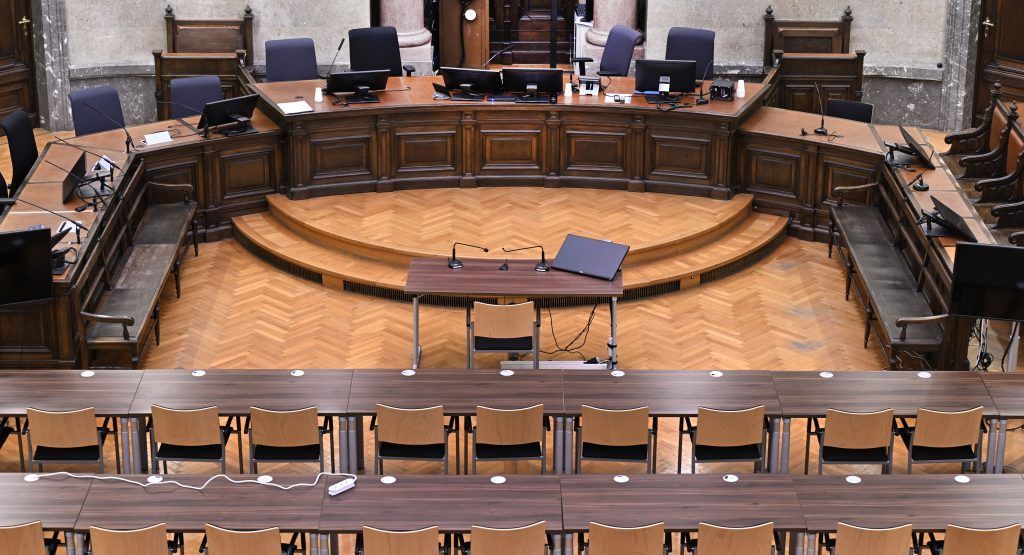Terrorprozess in Wien: Jugendliche mit IS-Tasche spazieren