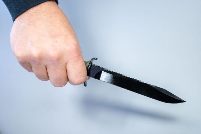 ABD0064_20240417 – WIEN – STERREICH: ++ THEMENBILD ++ ZU APA0022 VOM 17.4.2024 – Illustration zu den Themen Waffen / Waffenverkauf / Messer / Messertrageverbot. Im Bild: Ein Feldmesser, aufgenommen am Freitag, 29. Mrz 2024, in einem Waffenfachhandelsgeschft in Wien (gestellte Szene!). Nachdem vor rund einem Monat die Ausarbeitung eines Gesetzesvorschlages fr ein generelles Waffenverbot und […]