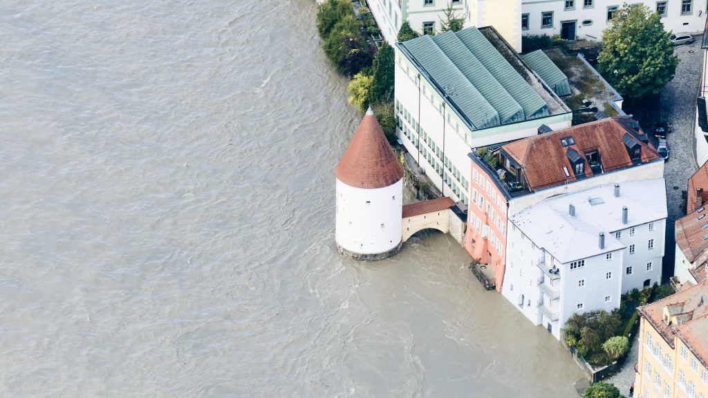 Donau-Sperre legt Schifffahrt lahm: 140 Schiffe gefangen!