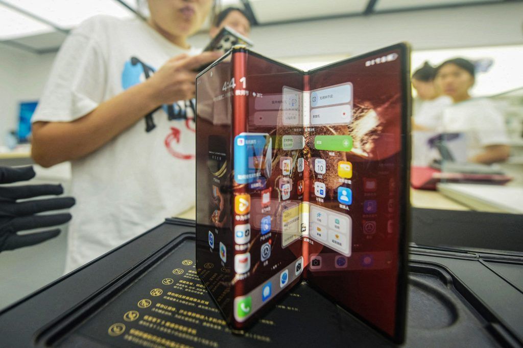 Doppelt auffaltbares Smartphone