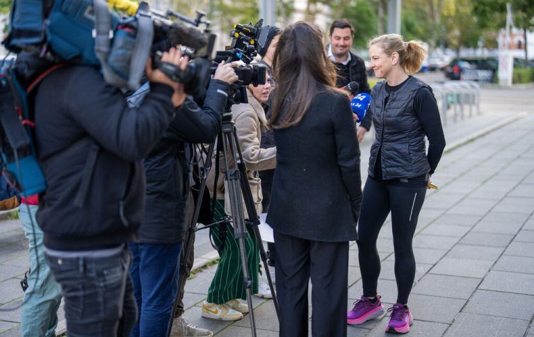 Ein konkretes Wahlziel nennen wollte Meinl-Reisinger nicht: „Zulegen werden wir, darauf freue ich mich.“ Sie möchte eine „Alternative zu Schwarz-Blau“ bieten und „wirkliche Reformen“ angehen.