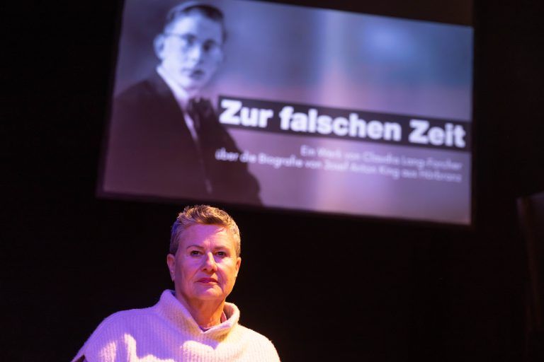 Laienschauspieler proben für ein Stück über Widerstandskämpfer aus dem Ort.