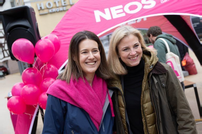 Wahlkampfabschluss zur Landtagswahl mit Parteivorsitzender Beate Meinl-Reisinger und NEOS Landtagsspitzenkandidatin Claudia Gamon