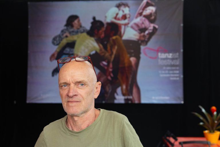 „Die Kunst muss frei sein und über der Politik stehen"