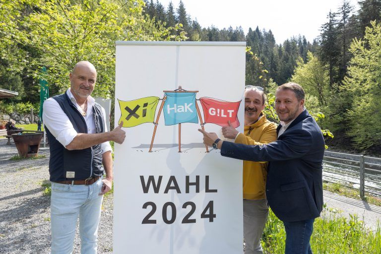 PK von Chris Alge, Murat Durdu, Alexander Wilhelm von Xi, HaK und Gilt, die gemeinsam in die Landtagswahl