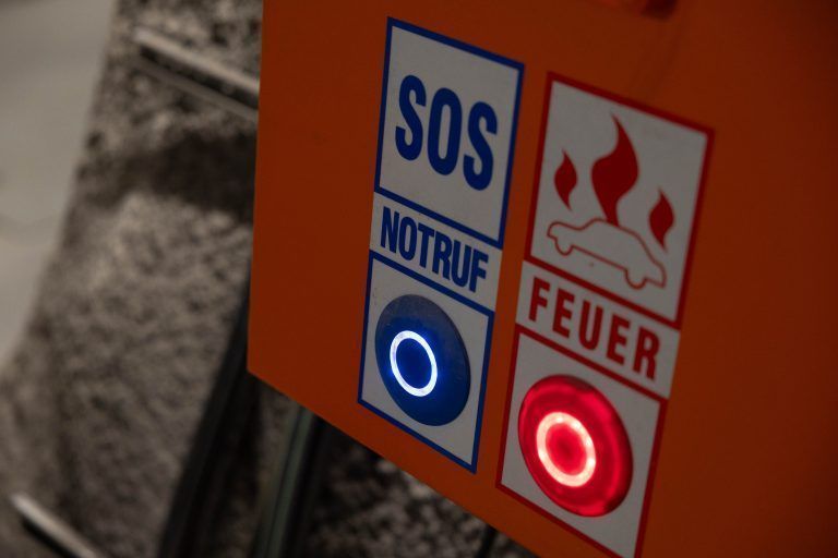 Zwischen Tunnelbürste und Notfallnische: Hinter den Kulissen im Achraintunnel