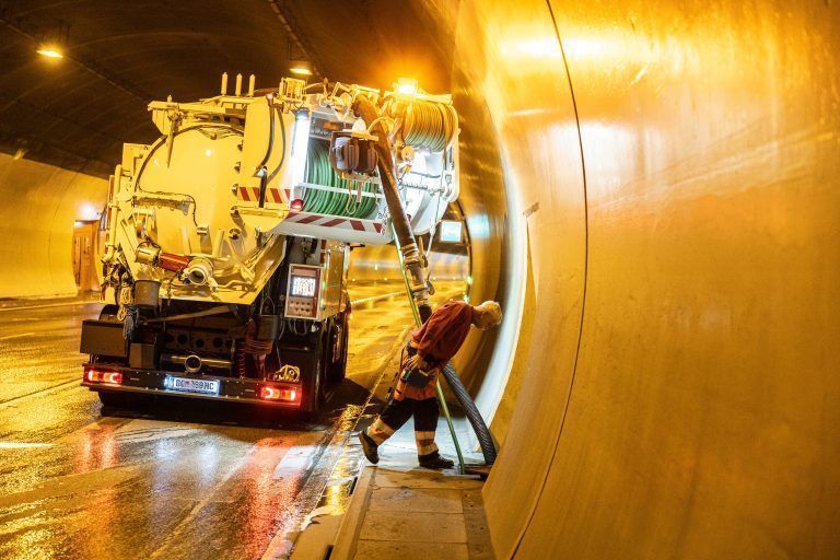 Zwischen Tunnelbürste und Notfallnische: Hinter den Kulissen im Achraintunnel