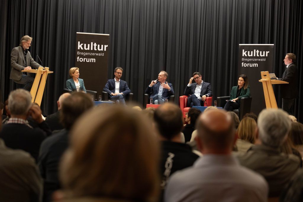 Die Politik im Dialog mit dem Publikum