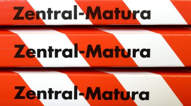 ABD0008_20150402 – WIEN – STERREICH: THEMENBILD – Illustration zum Thema “Zentralmatura”: Literatur zur Zentralmatura, aufgenommen am Montag, 30. Mrz 2015. Die schriftliche Matura findet einheitlich an allen AHS von 5. bis 13. Mai 2015 statt. Die neue Matura ist erstmals an allen AHS verpflichtend und besteht neben der Vorwissenschaftlichen Arbeiten (VWA) aus drei oder vier […]
