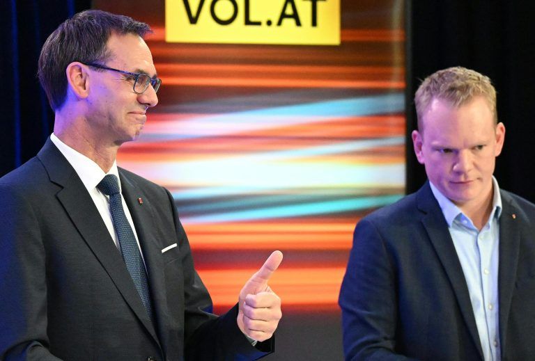 ABD0090_20241013 – BREGENZ – STERREICH: VP-Spitzenkandidat und Landesrat Markus Wallner und FP-Spitzenkandidat Christof Bitschi, im Rahmen der Vorarlberger Landtagswahl 2024, aufgenommen am Sonntag, 13. Oktober 2024 im Landhaus in Bregenz. – FOTO: APA/BARBARA GINDL