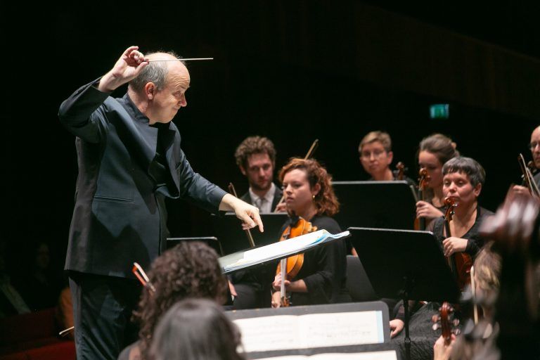 Bregenz am 29.9.2024 SOV Symphonieorchester Vorarlberg, Konzert im Festspielhaus, Violinkonzert mit Geiger Kolja Blacher