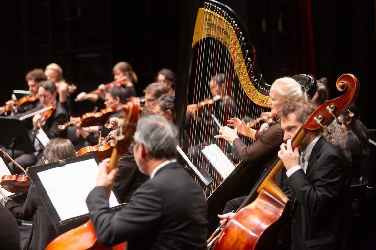 Bregenz am 20 2024 SOV Symphonieorchester Vorarlberg, Konzert 2,Gustav Mahler, Arnold Schoenberg Dirigent Gerard Korsten, Violocello Harriet Krijch