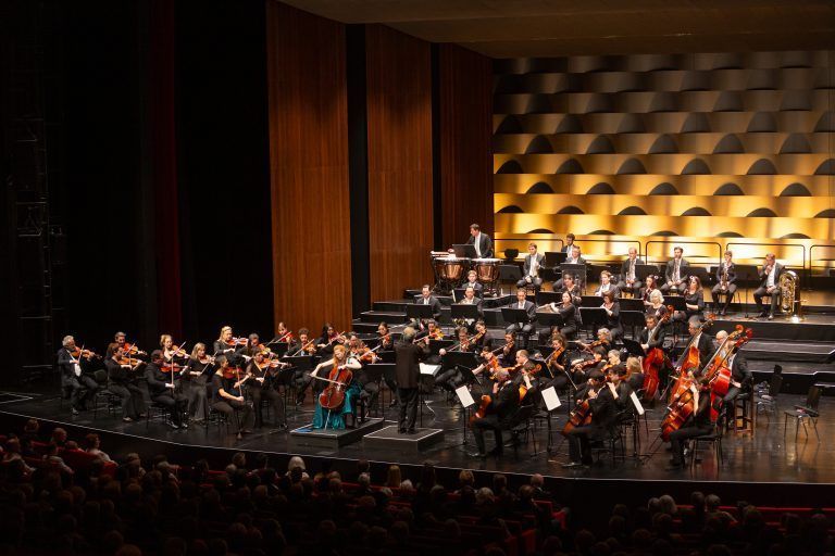 Bregenz am 20 2024 SOV Symphonieorchester Vorarlberg, Konzert 2,Gustav Mahler, Arnold Schoenberg Dirigent Gerard Korsten, Violocello Harriet Krijch