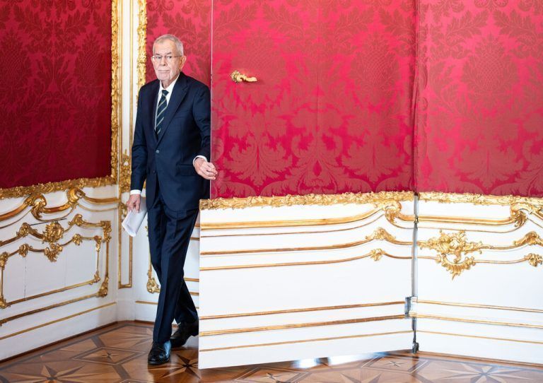 ABD0148_20241009 - WIEN - ÖSTERREICH: Bundespräsident Alexander Van der Bellen am Mittwoch, 09. Oktober 2024, im Rahmen einer Pressekonferenz, um über die weitere Vorgehensweise nach der Nationalratswahl zu informieren. - FOTO: APA/GEORG HOCHMUTH
