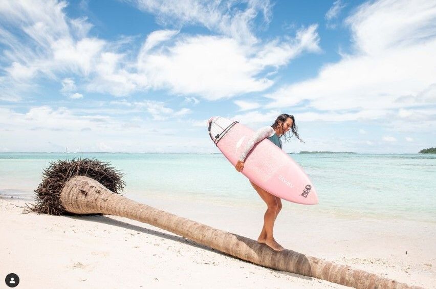 Von Schwertfisch aufgespießt: Influencerin stirbt beim Surfen