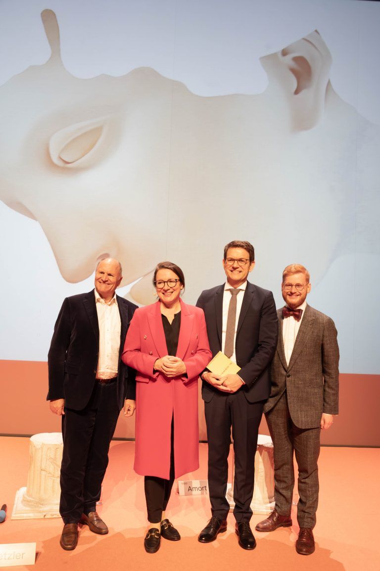 Pressekonferenz Festspielprogramm 2025 am Donnerstag, 21. November 2024, um 10:30 Uhr im Festspielhaus Bregenz. Am Podium erwartet werden Festspielpräsident Hans-Peter Metzler, Intendantin Lilli Paasikivi, der kaufmännische Direktor Michael Diem sowie Andreas Kriegenburg, Regisseur der Oper im Festspielhaus