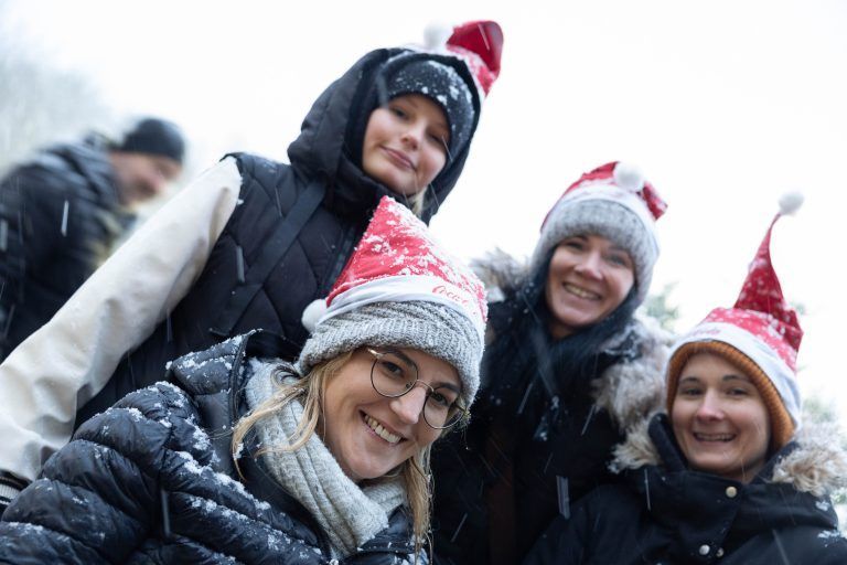 Leuchtende Kinderaugen beim Weihnachtstruck in Bregenz