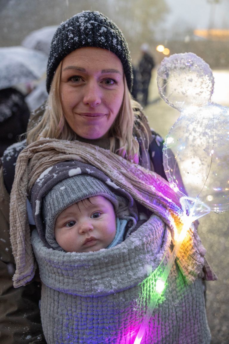 Leuchtende Kinderaugen beim Weihnachtstruck in Bregenz