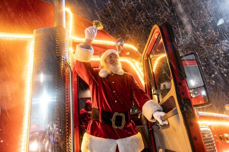 Leuchtende Kinderaugen beim Weihnachtstruck in Bregenz