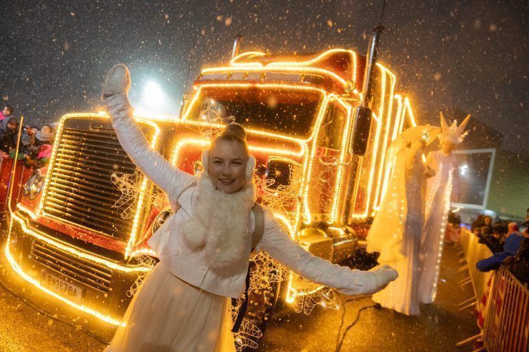 Leuchtende Kinderaugen beim Weihnachtstruck in Bregenz