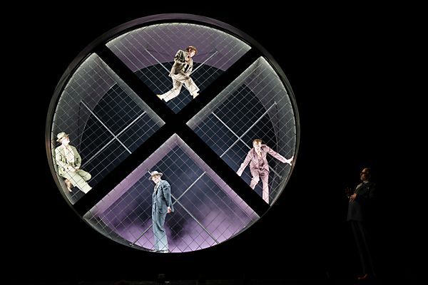 Rad der Geschichte: &#8220;Manhattan Project&#8221; im Akademietheater