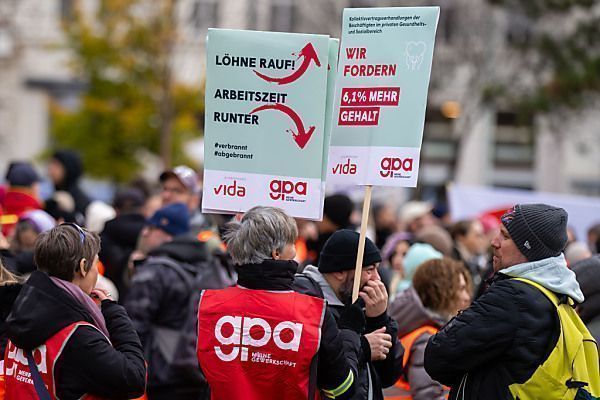 Sozialwirtschaft-Demo für bessere Arbeitsbedingungen
