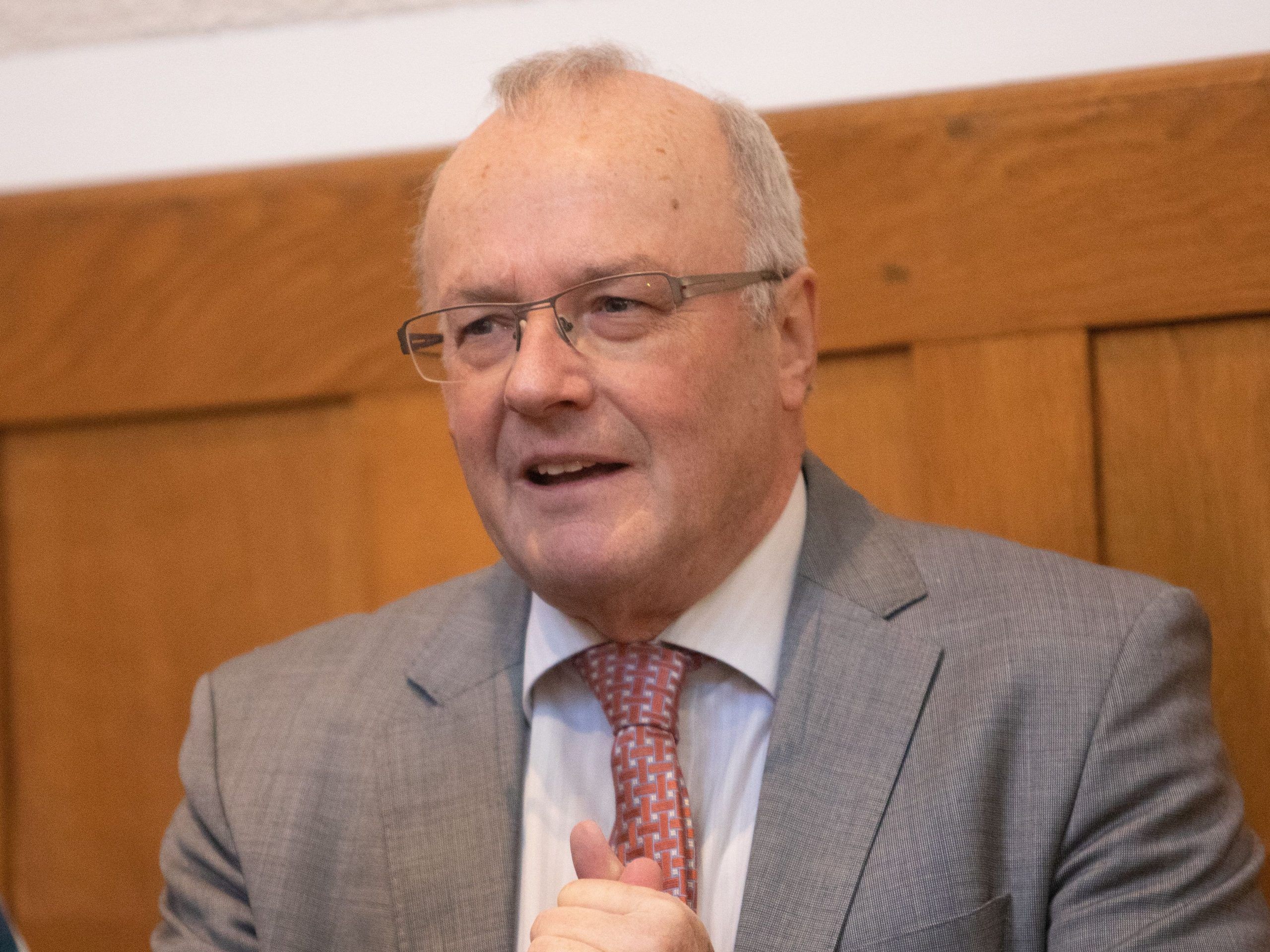 Angeklagter Soner Ö. – Verteidiger Stefan Harg und Wilfried Weh – Opferanwalt Stefan Denifl – Richter Martin Mitteregger samt Beisitzer Reinhard haller psychiater