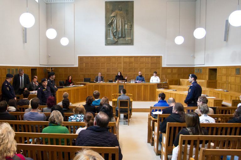 prozess gericht schwurgericht schwerer raub