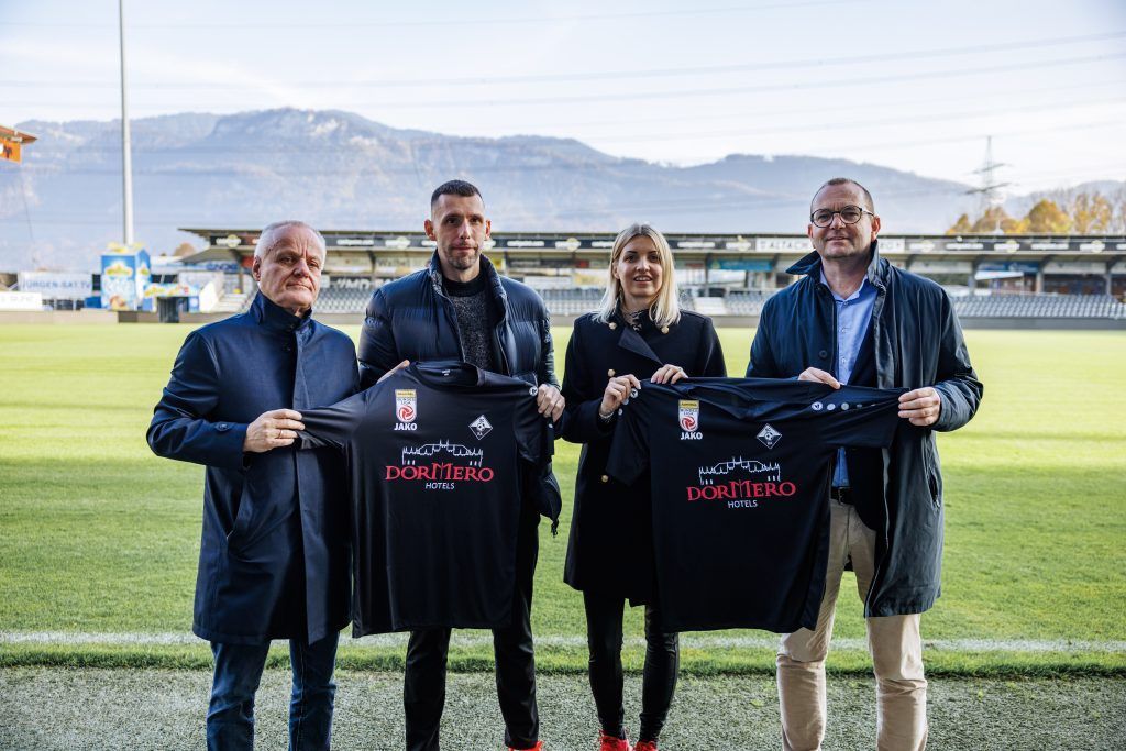SCR Altach mit neuem Sponsor und altem Vereins-Wappen