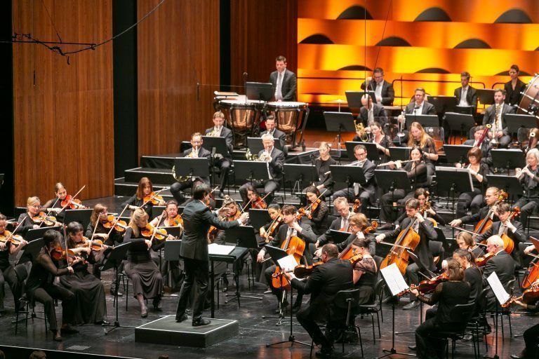 Bregenz am 24.11.2024 SOV Symphonie Orchester Vorarlberg, Konzert Nr.3, Dirigent Leo McFall