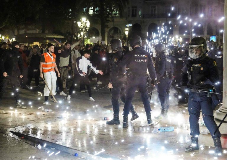 Demonstrators face off with police during a demonstration to demand the resignation of Valencia Regional President Carlos Mazon in Valencia on November 9, 2024. The European nation's worst floods in a generation have killed at least 220 people, left dozens missing and submerged entire towns in mud, particularly in the eastern Valencia region. (Photo by Cesar Manso / AFP)