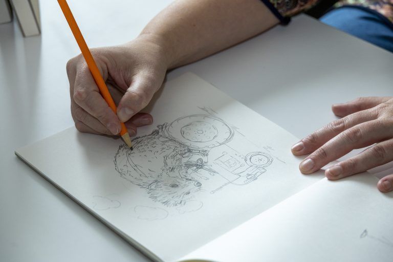 Die EPU Julia Haslinger ist Grafikdesignerin und malt z.B. Tiere auf Notizbücher.