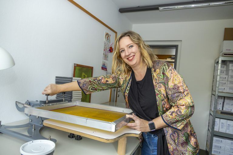 Die EPU Julia Haslinger ist Grafikdesignerin und malt z.B. Tiere auf Notizbücher.