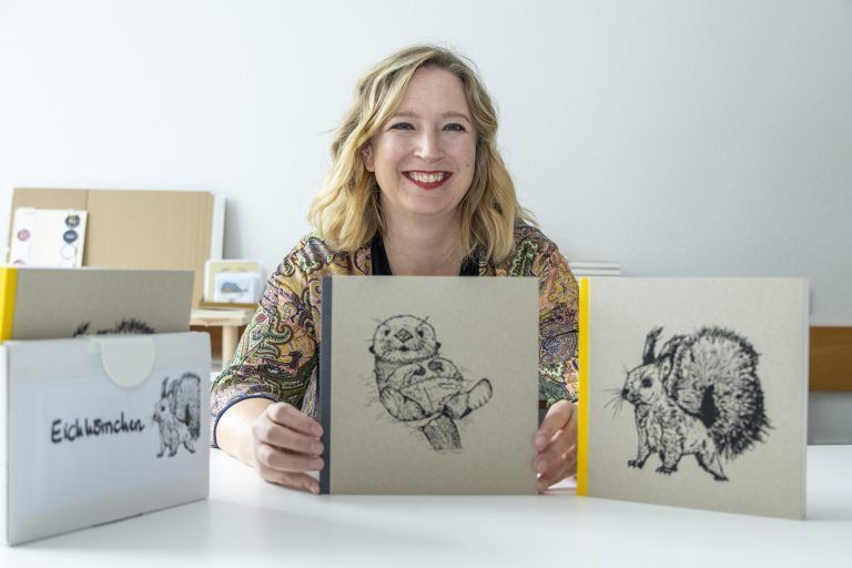 Die EPU Julia Haslinger ist Grafikdesignerin und malt z.B. Tiere auf Notizbücher.