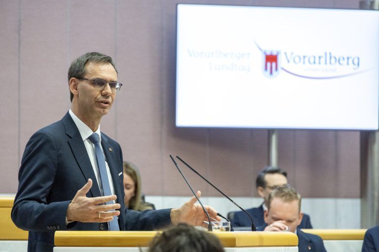 Landtagssaal Fotos von der Regierungserklärung und weiteren Rednern und Impressionen aus der Sitzung. Landtag