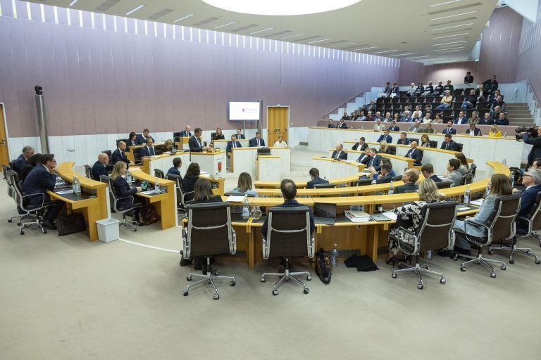 Landtagssaal Fotos von der Regierungserklärung und weiteren Rednern und Impressionen aus der Sitzung. Landtag