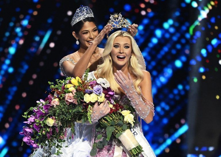 TOPSHOT - The newly crowned Miss Universe 2024, Victoria Kjaer Theilvig from Denmark, reacts as she is crowned after winning the 73rd edition of the Miss Universe pageant in Mexico City on November 16, 2024. (Photo by CARL DE SOUZA / AFP)