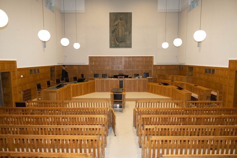Landesgericht Gericht Feldkirch Gerichtssaal Symbolbilder