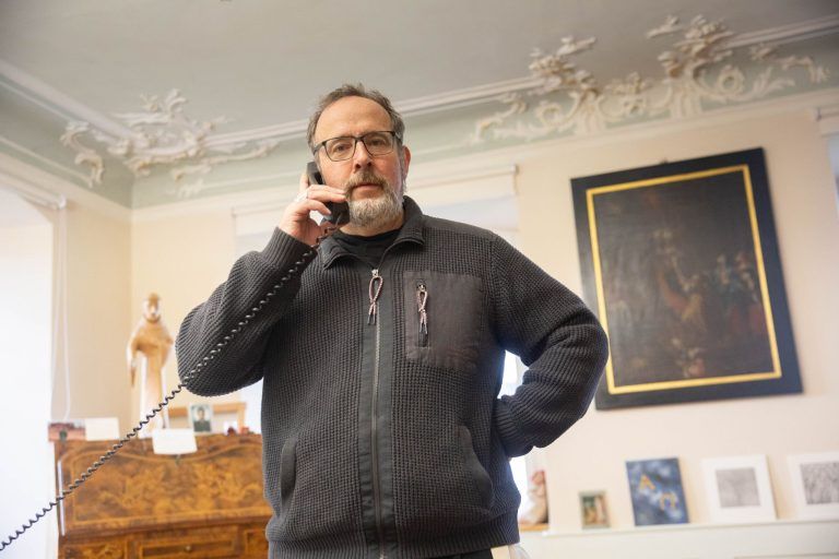 Ein Abt, der von Passau nach Wien radelt