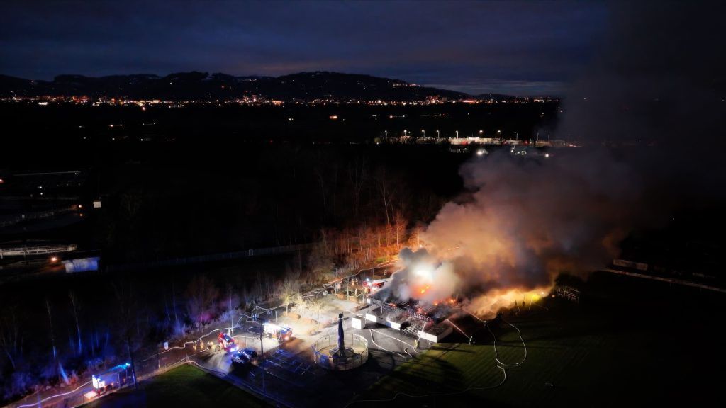 Admira-Klubheim in Flammen