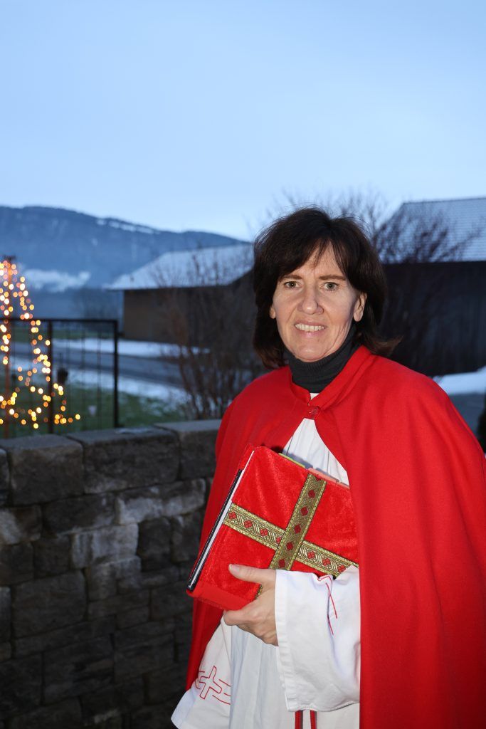 Zwei Frauen in traditionellen Männerrollen