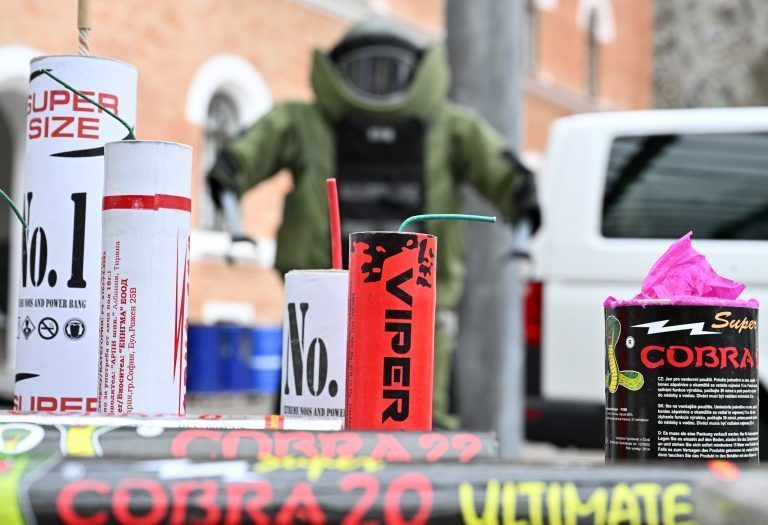 ABD0103_20241203 – WIEN –
STERREICH: Pressetermin des Vereins “Gemeinsam Sicher” zum Thema “Herausforderungen fr Entschrfungsdienst im Vorfeld Silvester 2024 und Ma§nahmen zur Vorbeugung von Unfllen” am Dienstag, 03. Dezember 2024, in Wien. Im Bild sichergestellte Pyrotechnik. – FOTO: APA/HANS KLAUS TECHT