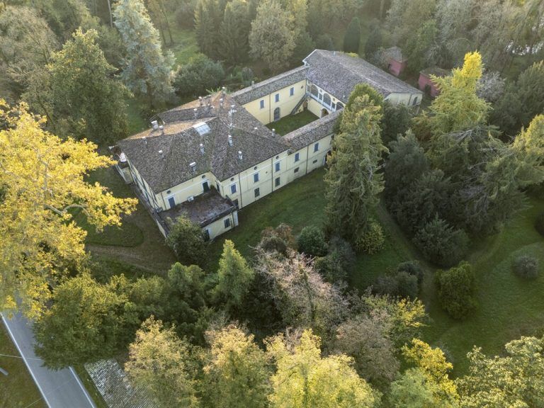Luftaufnahme der Villa Sant‘Agata, dem Haus von Giuseppe Verdi