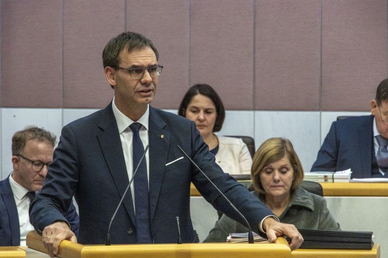Hitzige Debatte zum Budget: Wallner zieht zwei Schlüsse, Zadra sieht Millionen "verlocht"