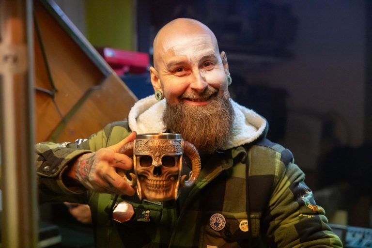 Bass im Blut, Bier in der Hand