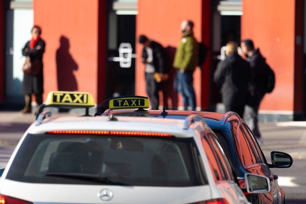 Taxifahrer geschlagen: Haft für vorbestraften Rumänen