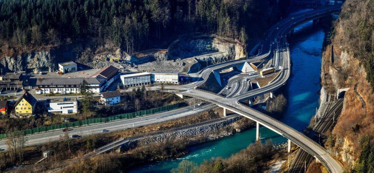 Stadttunnel: Initiative ortet "illegale Rodungen", Straßenbauer halten dagegen