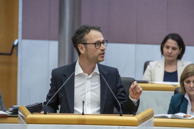 Hitzige Diskussion im Landtag: Investieren, um zu betonieren?