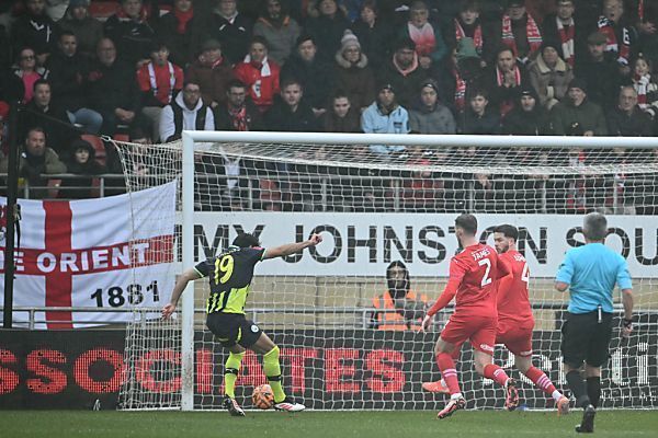 ManCity müht sich im FA Cup gegen Drittligisten